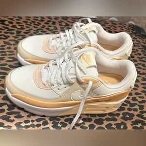 Nike Women's Air Max 90 LV8